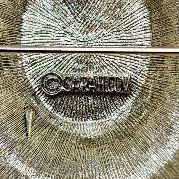 Vintage Sarah Coventry Brooch With Green Stone & Gold Tone Metal - Picture 5 of 5